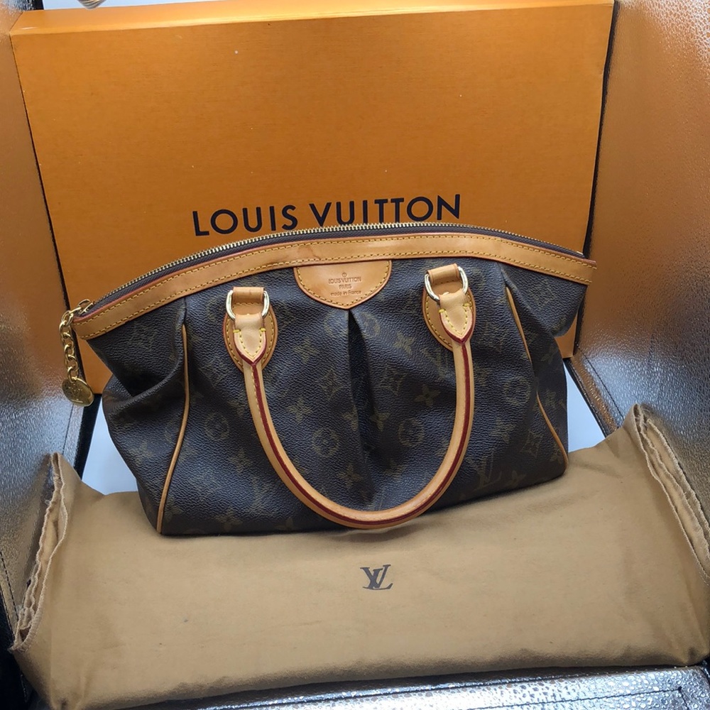 Authentic Louis Vuitton Monogram Tivoli PM handbag.